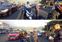 Komandan Pangkalan TNI Angkatan Laut Tahuna Kolonel Laut (P) Hadi Subandi Membagikan Takjil Kepada Para Pengendara Roda Dua