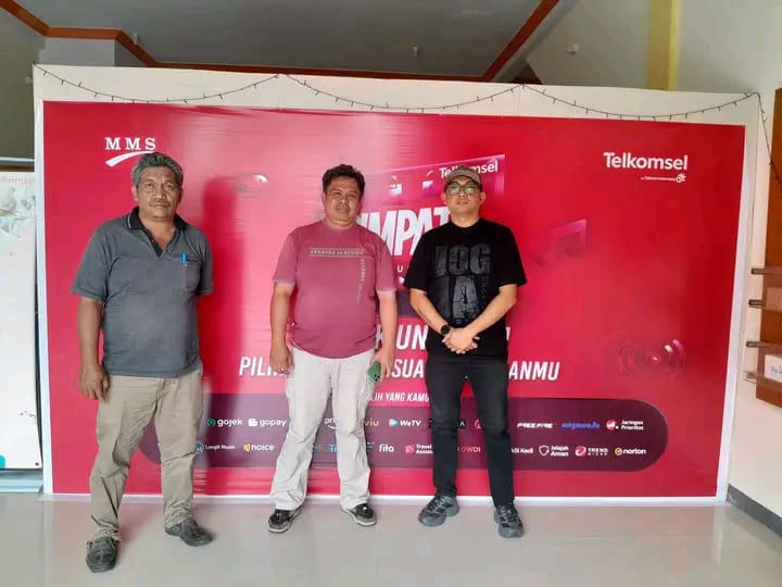 Kepala Dinas Kominfo Ronald Lumiu Melakukan Koordinasi Dengan Pihak Telkomsel Tahuna