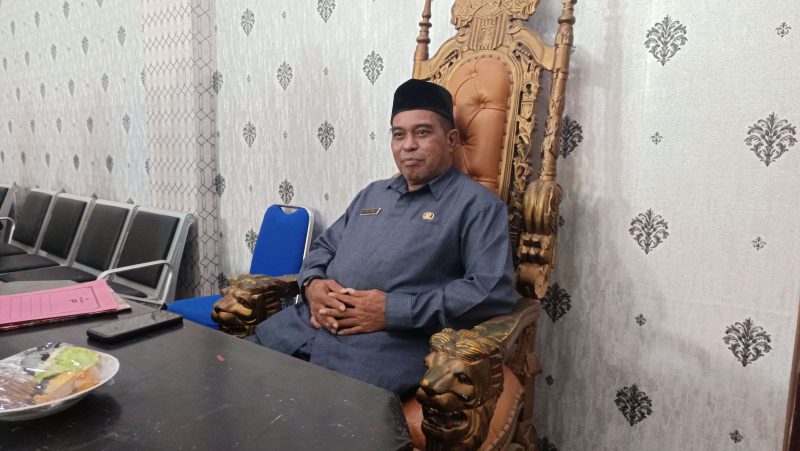 Sekwan DPRD Boltara, Victor Nanlessy