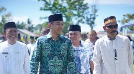 Wakil Bupati Boltara, Moh. Aditya Pontoh didampingi oleh Camat Bintauna dan Assisten Setda saat melakukan peninjauan stand stand halal bihalal di lapangan ini masa Bintauna