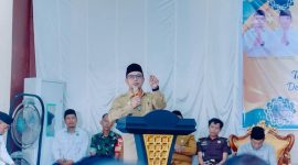 Bupati Boltara, Dr. Sirajudin Lasena saat memberikan sambutan pemerintah pada pelaksanaan Halal Bi Halal si Kantor Camat Kaidipang