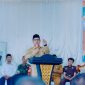 Bupati Boltara, Dr. Sirajudin Lasena saat memberikan sambutan pemerintah pada pelaksanaan Halal Bi Halal si Kantor Camat Kaidipang