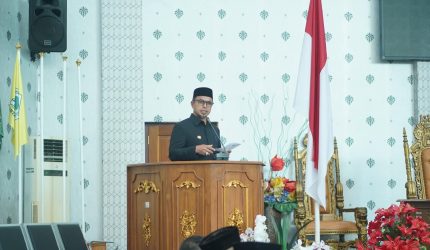 Bupati Bolaang Mongondow Utara (Boltara), Dr. Sirajudin Lasena, SE.,M.Ec.Dev menghadiri Rapat Paripurna dalam rangka Penyampaian Rekomendasi DPRD terhadap Laporan Keterangan Pertanggungjawaban (LKPJ) Bupati Tahun Anggaran 2025. Kegiatan tersebut digelar di Gedung Paripurna DPRD Kabupaten Boltara,