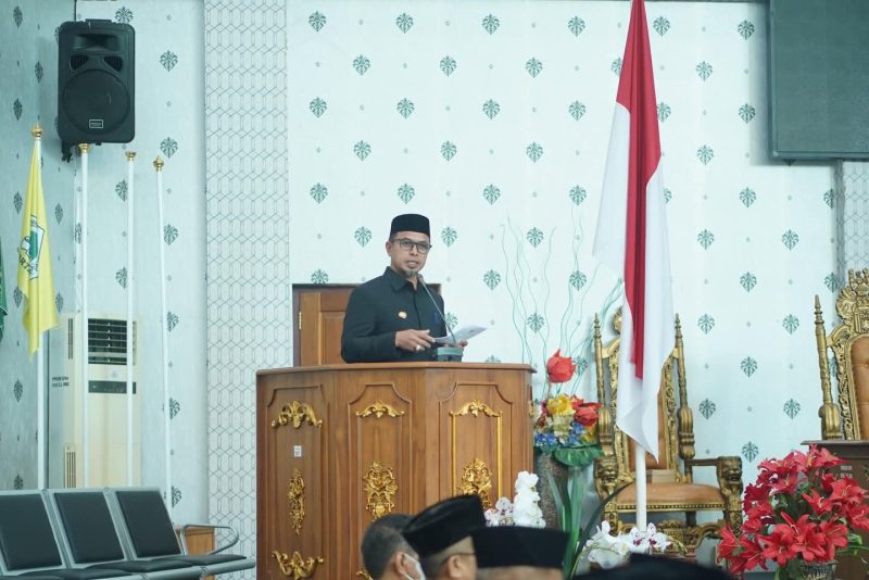 Bupati Boltara, Dr. Sirajudin Lasena saat menyampaikan sambutan pada rapat paripurna Penyampaian Rekomendasi DPRD terhadap Laporan Keterangan Pertanggungjawaban (LKPJ) Bupati Tahun Anggaran 2025