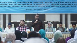 Bupati Boltara, Dr. Sirajudin Lasena membuka sekaligus memberikan sambutan Pemerintah pada kegiatan sosialisasi budaya baca dan literasi