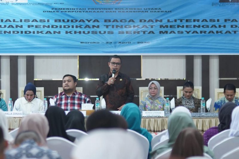 Bupati Boltara, Dr. Sirajudin Lasena membuka sekaligus memberikan sambutan Pemerintah pada kegiatan sosialisasi budaya baca dan literasi