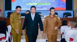 Wakil Bupati Boltara, Moh. Aditya Pontoh bersama Plt. Kepala BPSDM Provinsi Sulut, Kepala BKPSDM Boltara dan CPNS peserta latsar