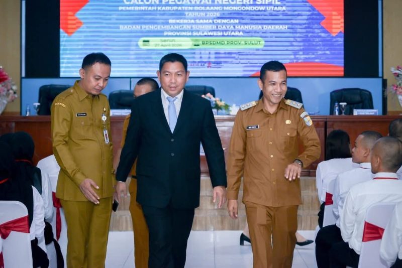 Wakil Bupati Boltara, Moh. Aditya Pontoh bersama Plt. Kepala BPSDM Provinsi Sulut, Kepala BKPSDM Boltara dan CPNS peserta latsar