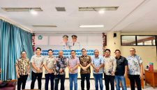 Komisi II DPRD Kabupaten Kepulauan Sangihe Bersama Dengan Kepala Dinas Kominfo Ronald Lumiu