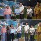 Penyerahan Bantuan Sosial Pangan sekaligus BLT-DD kepada Masyarakat