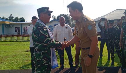 Pangdam XIII/Merdeka, Mayor Jenderal TNI Mirza Agus, SIP melakukan kunjungan kerja (Kunker) ke Kabupaten Kepulauan Sangihe pada Selasa (14/4/2026). Kunjungan tersebut bertujuan memperkuat sinergi antara TNI dan pemerintah daerah, sekaligus meresmikan infrastruktur strategis serta meninjau program ekonomi di wilayah perbatasan.
