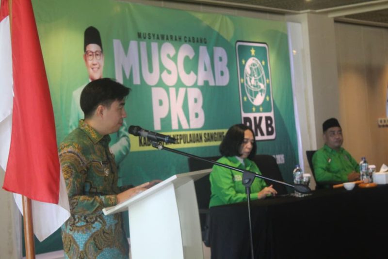 Bupati Kepulauan Sangihe, Michael Thungari