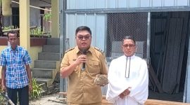 Wakil Bupati Kabupaten Kepulauan Sangihe Tendris Bulahari bersiap melangsungkan peletakan baru dasar kantor resort GMIST