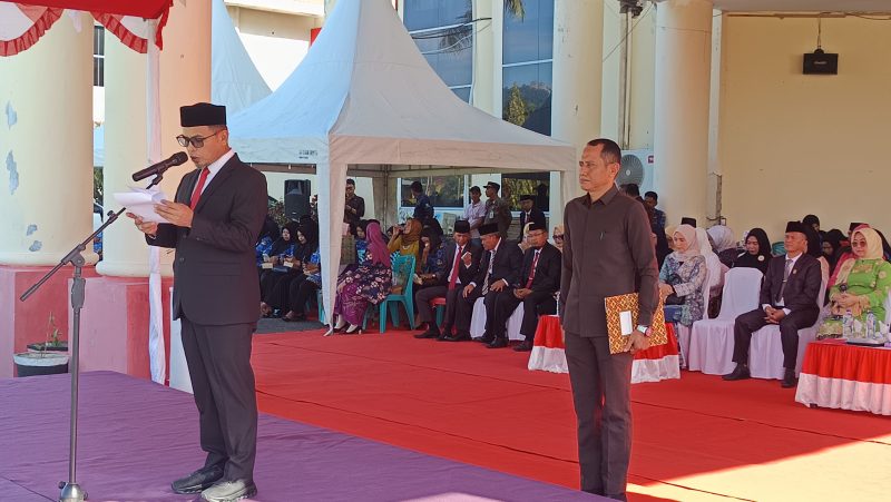 Bupati Boltara, Dr. Sirajudin Lasena selaku pembina apel pada upacara peringatan Hari Kartini ke-147