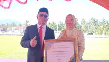 Bupati Boltara, Dr. Sirajudin Lasena bersama Kepala Dinas PPKBPPPA Boltara, Yani Lasama