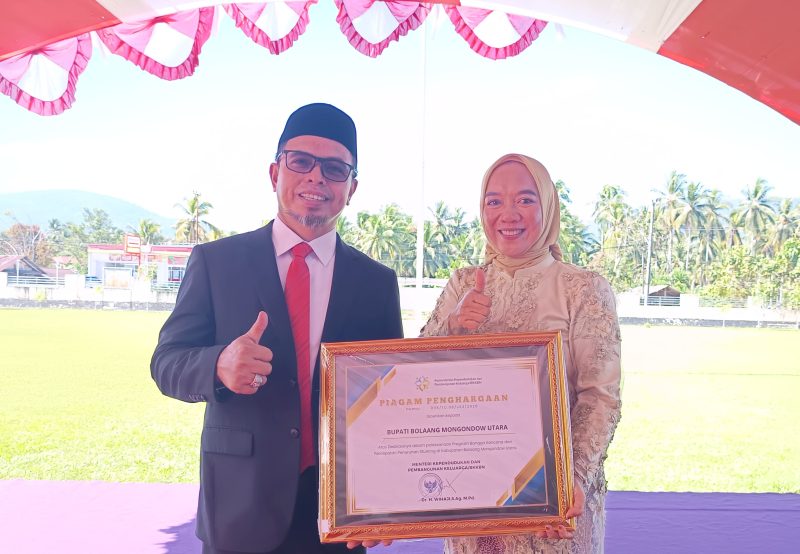 Bupati Boltara, Dr. Sirajudin Lasena bersama Kepala Dinas PPKBPPPA Boltara, Yani Lasama