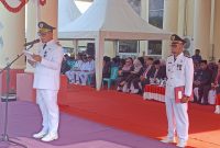 Bupati Boltara, Dr. Sirajudin Lasena bertindak sebagai Inspektur upacara dan membacakan sambutan menteri dalam negeri pada upacara peringatan hari otonomi daerah 2026