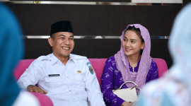 Wabup Boltara Moh. Aditya Pontoh didampingi Wakil Ketua TP-PKK Boltara ny. Moy Olivia Pontoh Mamonto di Milad ke-64 wanita islam Boltara