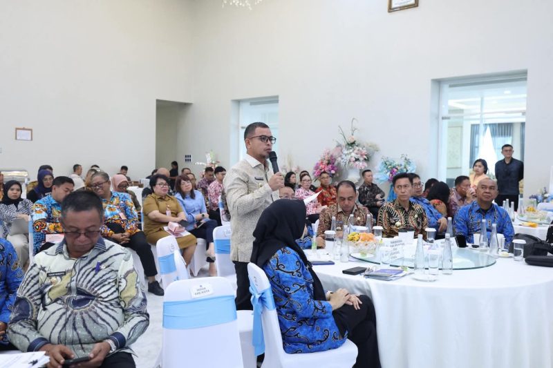 Bupati Boltara Dr. Sirajudin Lasena turut memberikan pandangan pada rakor KPK RI 