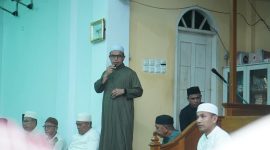 Bupati Boltara Sirajudin Lasena saat memberikan sambutan Pemerintah pada giat safari subuh keliling di desa Kuhanga kecamatan Bintauna