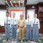 Bupati Boltara Dr. Sirajudin Lasena bersama Empat Siswa-siswi calon Paskibraka asal Boltara yang akang mengikuti seleksi tingkat Nasional dan Provinsi