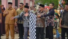 SJL-MAP melepas peserta karnaval budaya nusantara di boroko yang merupakan semarak HUT Boltara yang ke-19