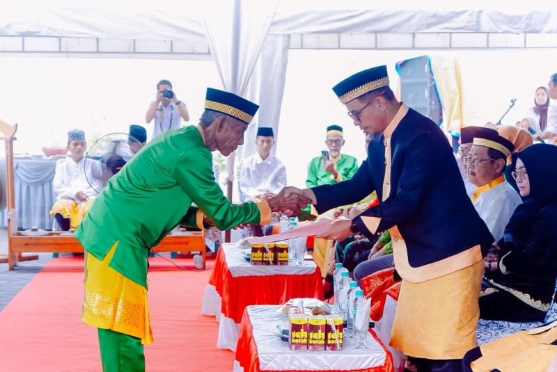 prosesi Adat Mopohabaru yang dilaksanakan oleh Aliansi Lembaga Adat Boltara di kediaman Bupati, Desa Boroko, dalam rangka jelang Idul Adha 1447 H 