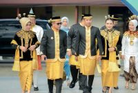 Bupati Boltara, Dr. Sirajudin Lasena bersama istri ny. Ening Sutrisni Lasena Adam dan Wakil Bupati Boltara, Moh. Aditya Pontoh bersama istri ny. Moy Olivia Pontoh Mamonto