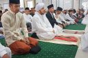 Bupati Boltara, Sirajudin Lasena (SJL), Wakil Bupati Boltara, Mohammad Aditya Pontoh (MAP) dan Habib Salim Bin Abdurrahman Al Jufri yang bertindak sebagai khotib serta jamaah dari berbagai wilayah se-Kabupaten Boltara