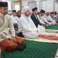 Bupati Boltara, Sirajudin Lasena (SJL), Wakil Bupati Boltara, Mohammad Aditya Pontoh (MAP) dan Habib Salim Bin Abdurrahman Al Jufri yang bertindak sebagai khotib serta jamaah dari berbagai wilayah se-Kabupaten Boltara