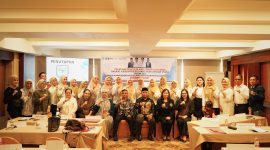Asisten Bidang Administrasi Umum, Dr. Abdul Nazarudin Maloho, Kepala Dinkes Boltara, Sofian Mokoginta, tamu undangan dan peserta 