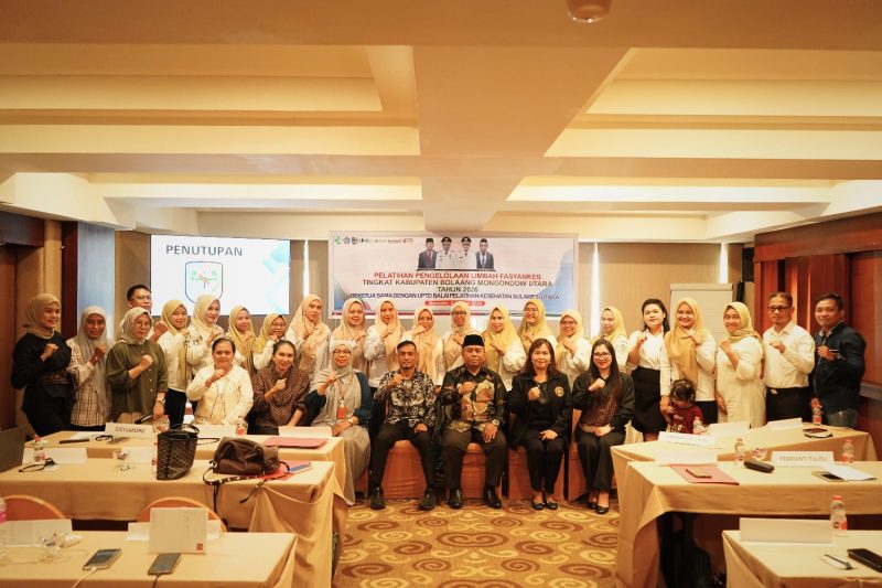 Asisten Bidang Administrasi Umum, Dr. Abdul Nazarudin Maloho, Kepala Dinkes Boltara, Sofian Mokoginta, tamu undangan dan peserta 