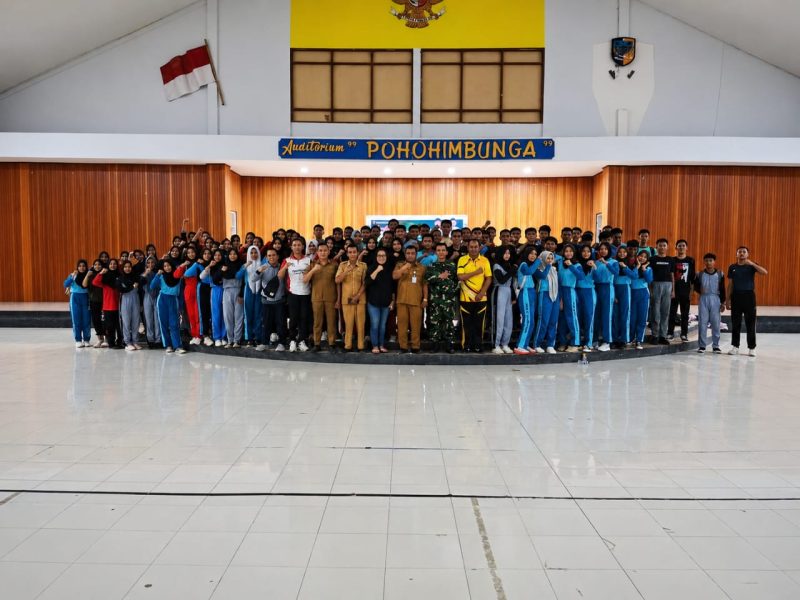 Panitia seleksi dari Kesbangpol Boltara, unsur TNI-Polri, Dinas Kesehatan dan seluruh peserta Paskibraka. 