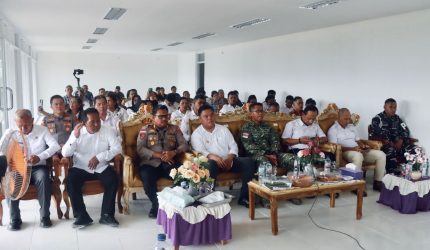 Wakil Bupati Tendris Bulahari menghadiri peresmian Operasionalisasi 1.061 Koperasi Desa/Kelurahan Merah Putih yang dipusatkan di Kampung Lapango, Kecamatan Manganitu Selatan, Sabtu (16/05/2026). Kegiatan tersebut terhubung secara daring dengan Presiden Republik Indonesia, Prabowo Subianto.