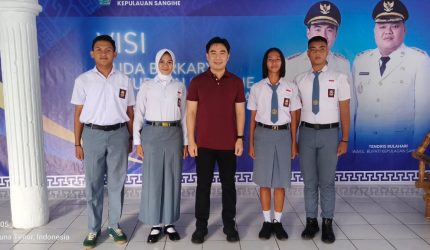 Empat pelajar terbaik dari Kabupaten Kepulauan Sangihe resmi dilepas untuk mengikuti seleksi Calon Pasukan Pengibar Bendera Pusaka (Paskibraka) tingkat Provinsi Sulawesi Utara tahun 2026. Pelepasan dilakukan langsung oleh Bupati Kepulauan Sangihe, Michael Thungari, SE.,MM dalam audiensi yang berlangsung di Rumah Dinas Bupati
