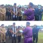Kajati Sulut Jacob Hendrik Pattipeilohy didampingi Ketua Ikatan Adhyaksa Dharmakarini (IAD) Wilayah Sulut, ny. Yulis Hendrik bersama rombongan diterima prosesi adat Sangihe 