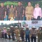 Bupati Kabupaten Kepulauan Sangihe  Michael Thungari dan Kajati Sulut Jacob Hendrik Pettilohy serta Forkompinda melakukan penanaman bibit cabai.