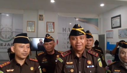 Kepala Kejaksaan Tinggi (Kajati) Sulawesi Utara, Jacob Hendrik Pattipeilohy, SH.,MH melakukan kunjungan kerja ke Kabupaten Kepulauan Sangihe, Senin (18/05/2026). Kunjungan tersebut bertujuan mengevaluasi kinerja satuan kerja di bawah pimpinan Kajari dan Wakajari setempat, sekaligus memastikan program-program kejaksaan berjalan selaras dengan prioritas nasional.