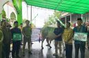 Bupati Kabupaten Kepulauan Sangihe Michael Thungari Menyerahkan Hewan Qurban