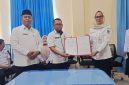 Sertijab Kominfo Boltara, Mirwan Datukramat serahkan kepemimpinan pada Sriwahyuni Pontoh dan disaksikan langsung oleh Asisten III Pemkab Boltara, Abdul Nazarudin Maloho