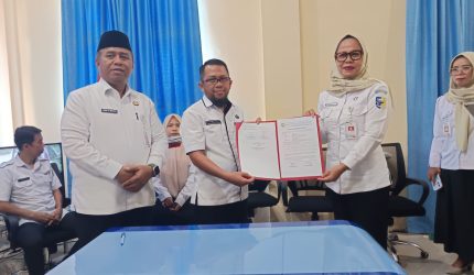 Serah terima jabatan (Sertijab) di lingkungan Dinas Komunikasi dan Informatika (Kominfo) Kabupaten Bolaang Mongondow Utara (Boltara) berlangsung penuh makna, menandai transisi kepemimpinan dari Plt sebelumnya kepada pejabat definitif yang baru.