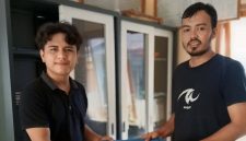 Ridwan Matantu Sebagai Calon Kapitalaung dengan Sekretaris Panitia Pemilihan Kapitalaung Kampung Petta Selatan, Hijay Timbowo