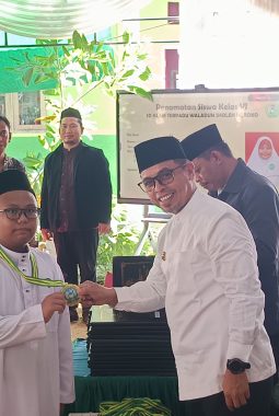 Bupati SJL Hadiri Penamatan Angkatan Pertama dan Wisuda Tahfiz SDIT Waladun Sholeh Boroko