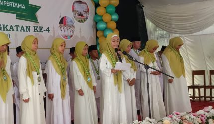 Suasana haru, bangga, dan penuh rasa syukur menyelimuti halaman SD Islam Terpadu (SDIT) Waladun Sholeh Boroko, Kecamatan Kaidipang, Kabupaten Bolaang Mongondow Utara (Boltara), saat digelarnya Penamatan 25 Siswa Kelas VI Angkatan Pertama dan Wisuda Tahfiz Angkatan IV