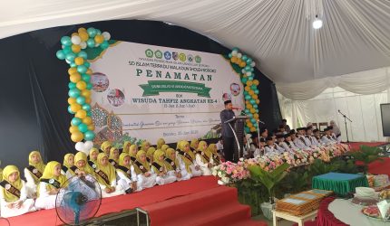 Suasana haru, bangga, dan penuh syukur menyelimuti halaman SD Islam Terpadu (SDIT) Waladun Sholeh Boroko, Kecamatan Kaidipang, Kabupaten Bolaang Mongondow Utara (Boltara), saat digelarnya Penamatan 25 Siswa Kelas VI Angkatan Pertama dan Wisuda Tahfiz Angkatan IV