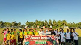 Bupati Boltara, Sirajudin Lasena membuka Open Tournament Sepak Bola Jagung Balap Cup (JBC) 2026 ditandai dengan pertandingan persahabatan antara Pemkab Boltara All Star melawan Jagung Balap All Star