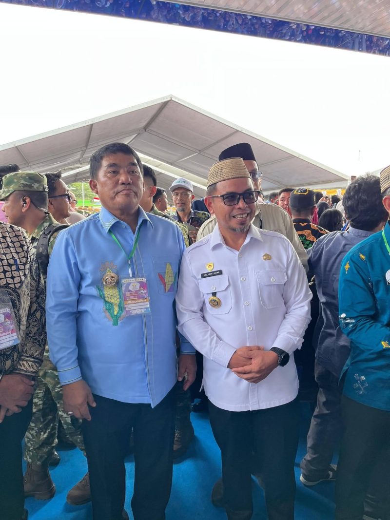 Bupati Boltara, Sirajudin Lasena dan Gubernur Sulut, Yulius Selvanus. 