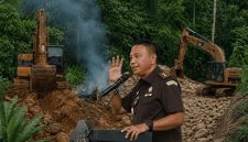 Kepala Kejaksaan Negeri Sulawesi Utara, Jacob Hendrik Pattipeilohy dan dugaan aktivitas tambang ilegal di hutan Bintauna menggunakan alat berat