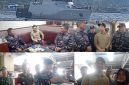Bupati Kabupaten Kepulauan Sangihe Michael Thungari Bersama Nahkoda Kapal KRI SELAR 879 Laksamana Pertama (Laksma) TNI Endra Hartono