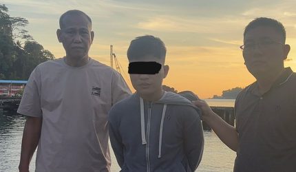 Kesigapan dan respons cepat jajaran Lembaga Pemasyarakatan (Lapas) Kelas III Enemawira, Kecamatan Tabukan Utara, Kabupaten Kepulauan Sangihe, kembali membuktikan komitmennya dalam menjaga keamanan dan ketertiban. Di bawah kepemimpinan Kepala Lapas (Kalapas) Meidi Tigau, petugas berhasil menangkap kembali seorang Warga Binaan Pemasyarakatan (WBP) yang sempat melarikan